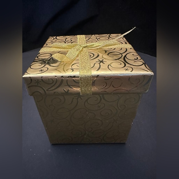 Elegant Christmas Luxury Gift Boxes Small Med Large Red Gold Green Fabric Ribbon - Picture 12 of 15